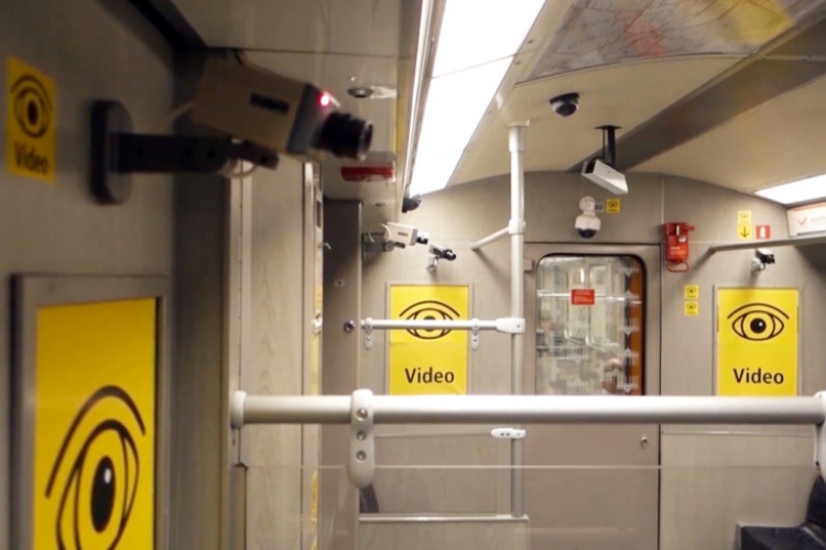 Co se stane, když vagon metra sleduje 32 videokamer? Alarmující experiment k zamyšlení...