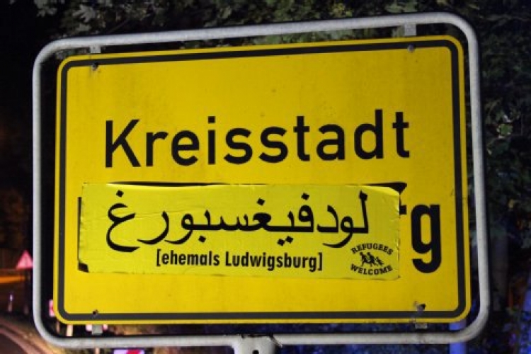 Uprchlíci mají požadavek, kterému se vyhoví. Nápisy a značky už brzy budou v Německu v arabštině