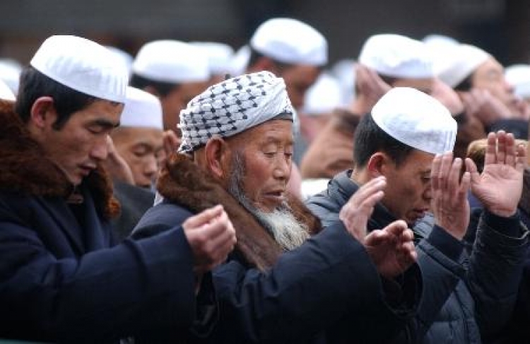 Čína tvrdě zakročila proti muslimům. Zakázala dlouhé vousy a nošení závojů přes tvář