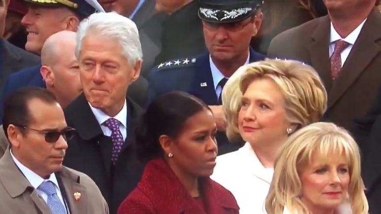Hillary přichytila Billa, jak v průběhu inaugurace hleděl na půvabnou dívku a takhle to dopadlo...
