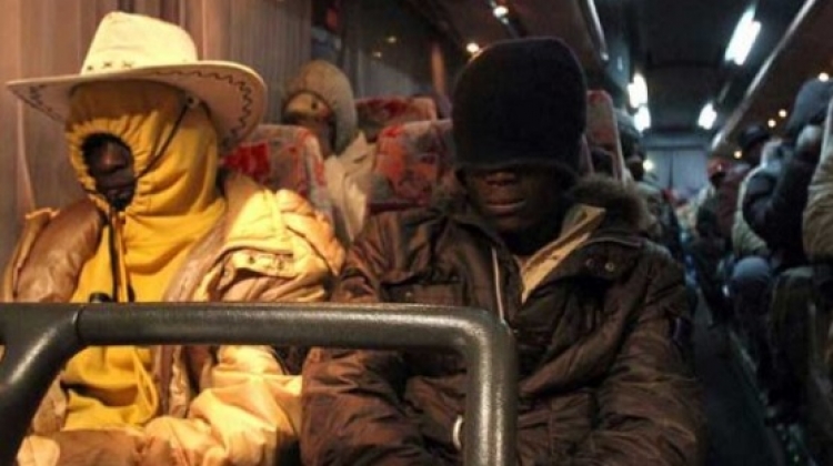 Autobusová společnost Agrigento: Migranti už nemusí v autobusech platit, ale policisté ano