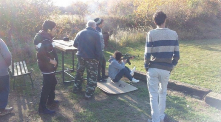 Zřejmě uprchlíci trénují střelbu v Česku a majiteli je to jedno, tvrdí střelnice Čekanice-Tábor