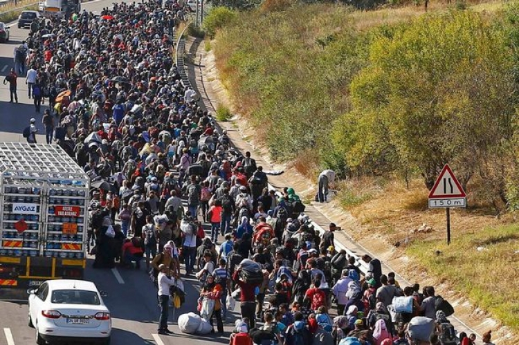 Přijměte uprchlíky, nebo odejděte z EU. Brusel si chce došlápnout na rebely ze střední Evropy