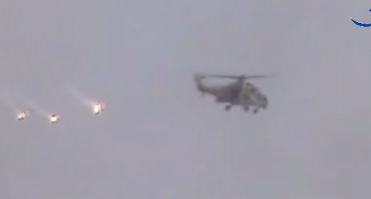 Takto posádky ruských vrtulníků drtí teroristy v Sýrii...