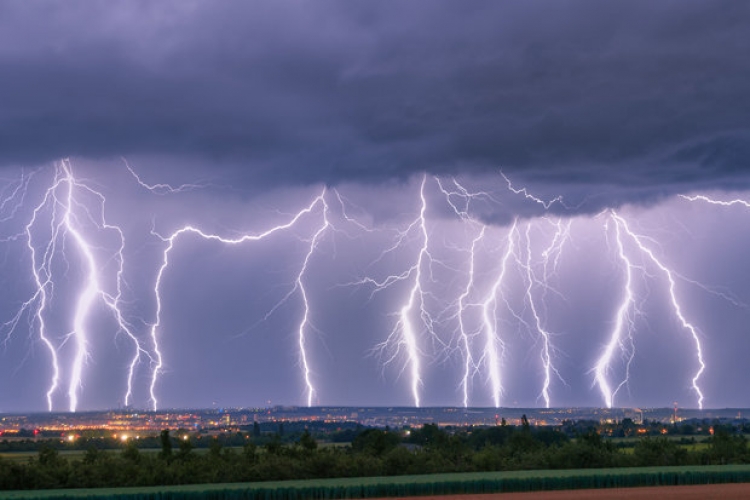 Připravte se. Česko zkropí silné bouřky, varují meteorologové
