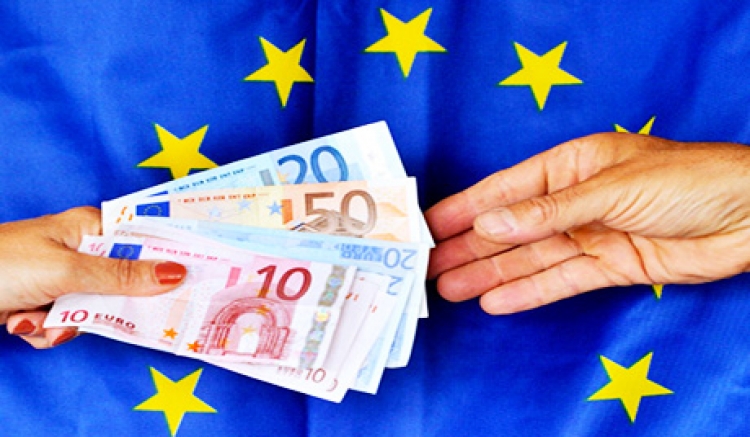 Zablokují nám přístup k penězům? Nejnovější zamýšlená bruselská regulace děsí banky i střadatele, analytik mluví o cestě do pekla