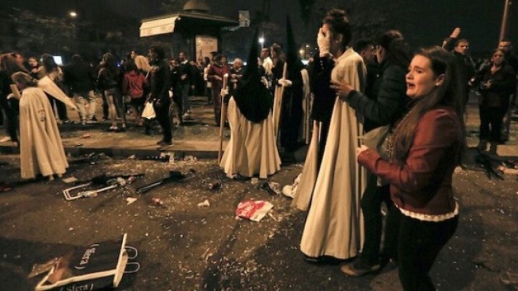 Panika ve Španělsku: skupina muslimů zaútočila na křesťany železnými tyčemi