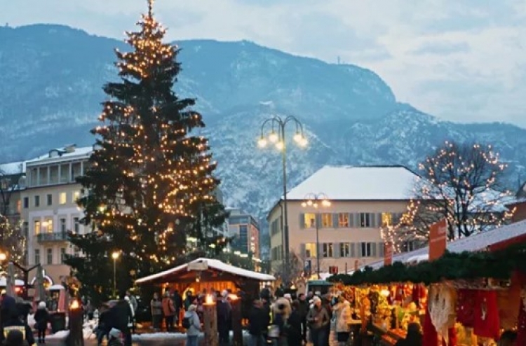 V Bolzanu dali pryč vánoční strom kvůli muslimské delegaci, aby je neurážel