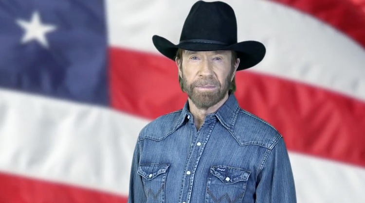 Chuck Norris vydal zásadní prohlášení. Všichni jsou překvapeni. Může ovlivnit prezidentské volby v USA?