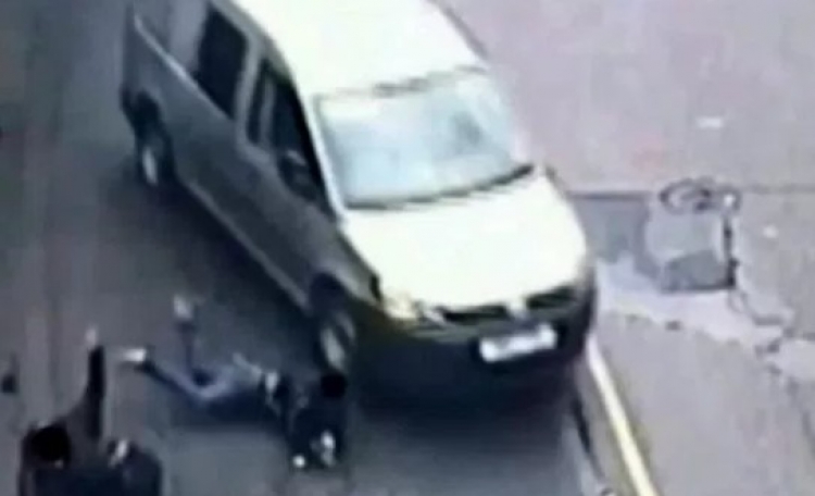 Muslim, který v Anglii najel ve vzteku autem do chodců, dostal nižší trest. Kvůli Ramadánu.