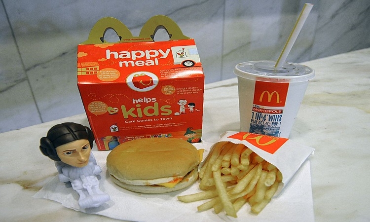 Žena u sebe měla jídlo pro děti z McDonaldu po dobu 6 let a z výsledku budete v šoku