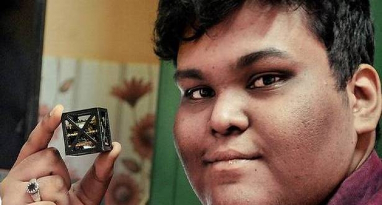 Teenager sestrojil nejlehčí satelit na světě. NASA s ním okamžitě začala spolupracovat