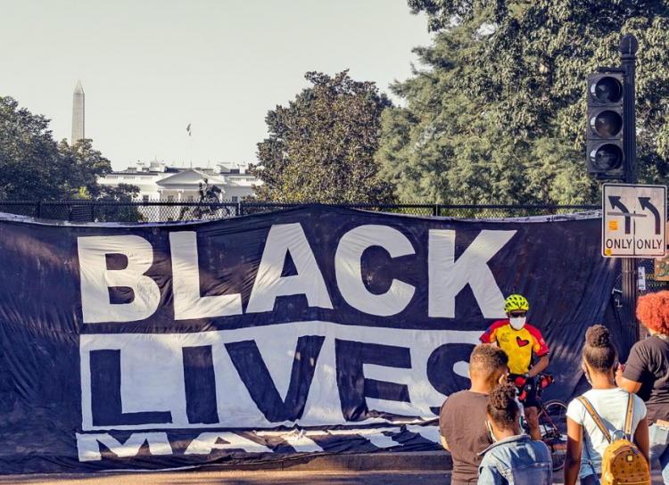 Hnutí Black Lives Matter vydělalo za šest měsíců deset miliard dolarů!