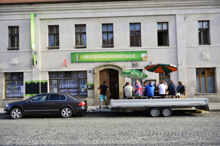 Češi si vždy poradí! Takto zatočili s protikuřáckým zákonem v jedné české hospodě...