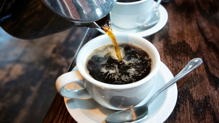 Vědci boří mýty: Káva má příznivé účinky, lidem prodlužuje život, působí proti rakovině, zánětům a jiným nemocem