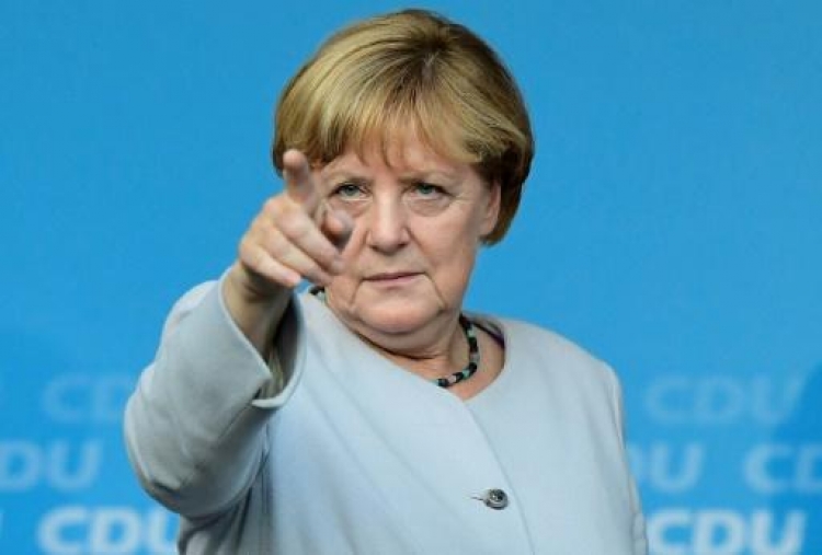 Merkelová se zřejmě zbláznila. Cesta zpět neexistuje, podívejte se na její poslední kroky...