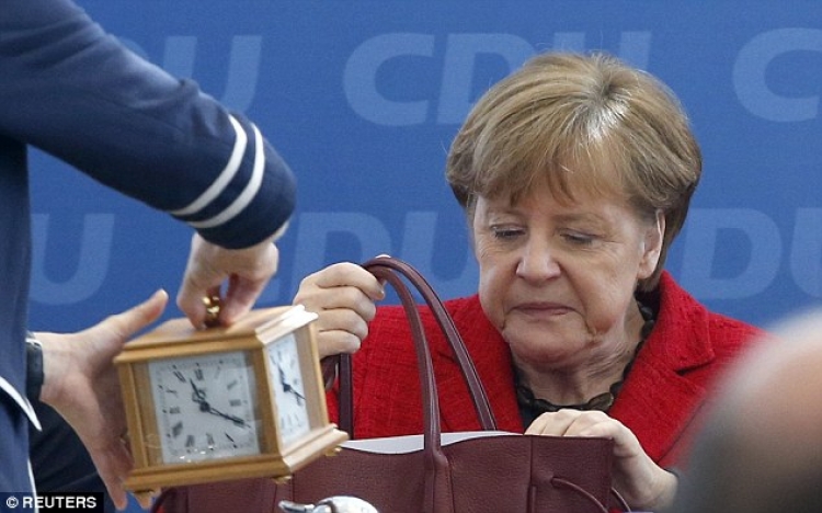 O nás bez nás. Merkelová se definitivně zbláznila. Rozhodla, že Evropa přijme čtvrt milionu uprchlíků každý rok