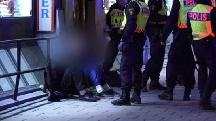 Švédskou policii napadla stovka maskovaných migrantů, místní obyvatelé mají strach